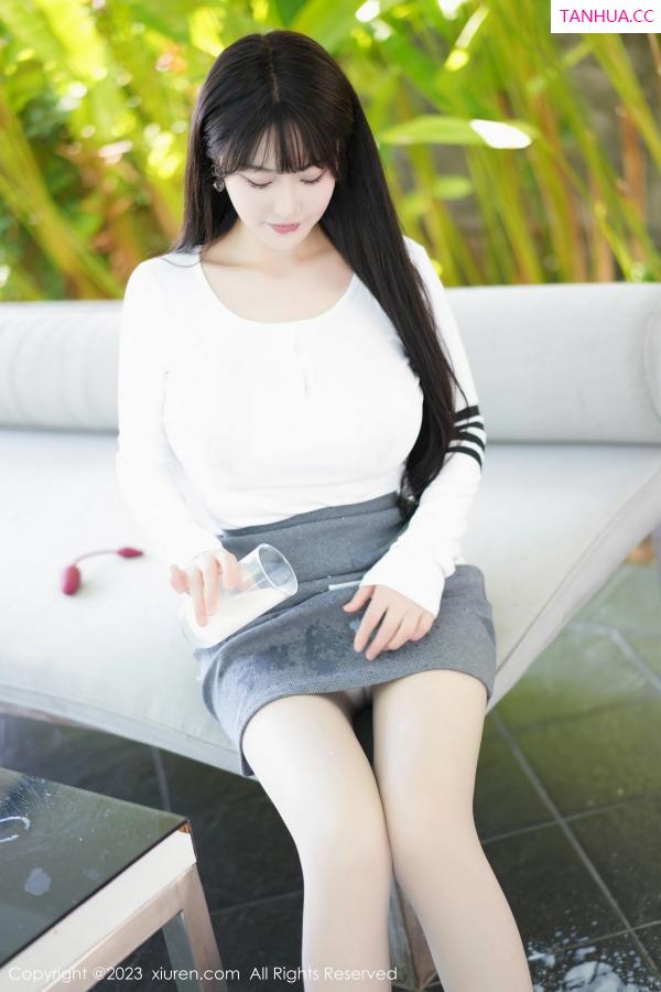 朱可 barbie可儿 [XiuRen]高清写真图 2023.05.04 No.6673 朱可儿Flora 短裙美臀第5张图片